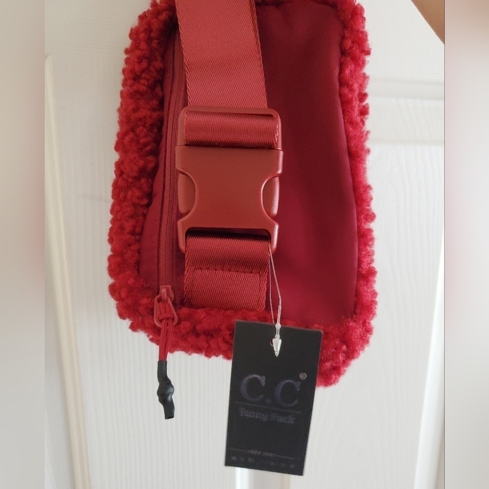 CC Nina Sherpa Fleece Fanny Pack Color: Burgundy - Picture 4 of 9